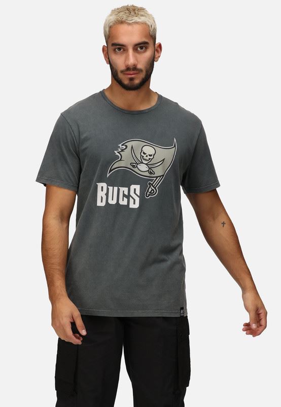 Recovered Men's NFL Tampa Bay Buccaneers (BUCCS) T-Shirt - Washed Black